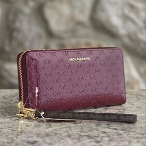 Michael Kors Jet Set Continental Wristlet